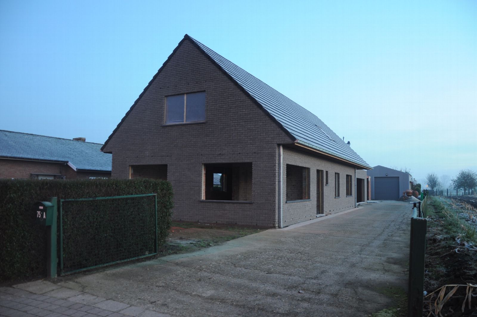 Wind- en waterdicht: Nieuwe dakbedekking, gevels en ramen.